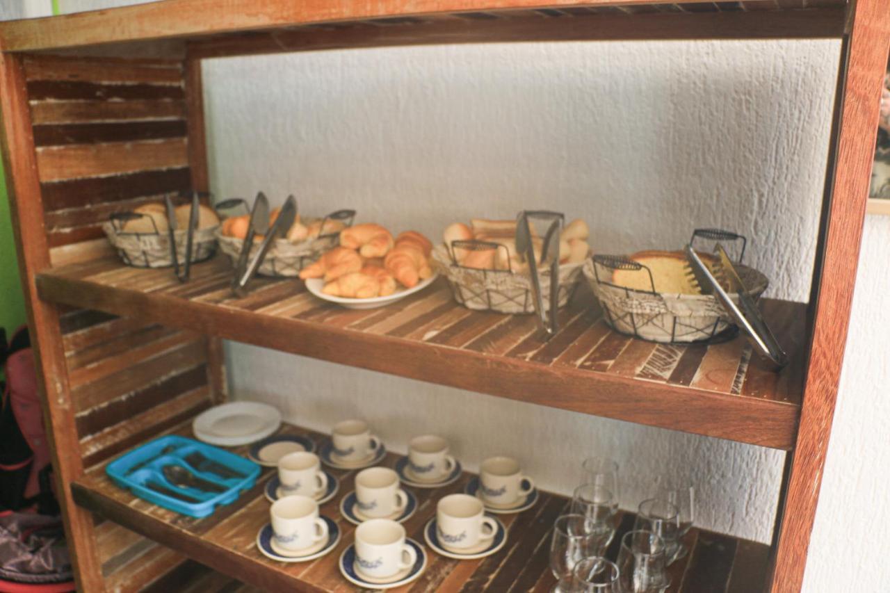 Bliss Hoteis Centro Búzios Eksteriør billede A bread and pastry display at a bakery in the Philippines
